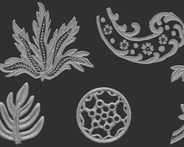 Un delicado encaje dibujo con motivos florales y de hojas, como si fueran bordados en relieve sobre un fondo oscuro.