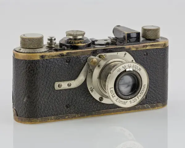 Kiedy powstał pierwszy aparat fotograficzny? Odkryj jego historię i znaczenie