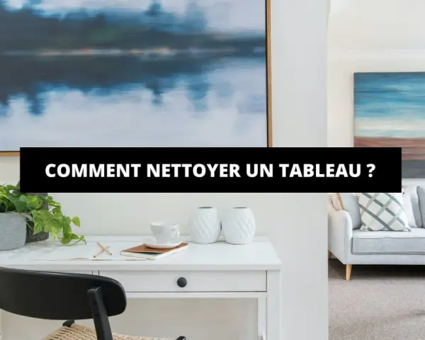 Comment nettoyer une peinture sur toile : un bureau moderne avec des tableaux abstraits et un salon invitant.