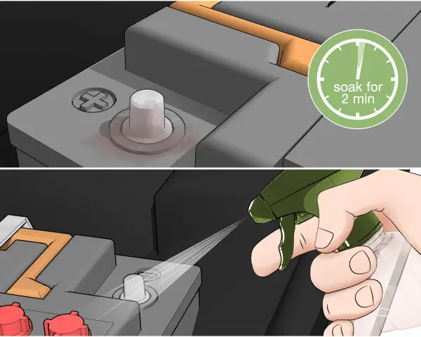 Pulizia di **pile ossidate**: un terminale della batteria con depositi bianchi viene spruzzato con un liquido detergente.