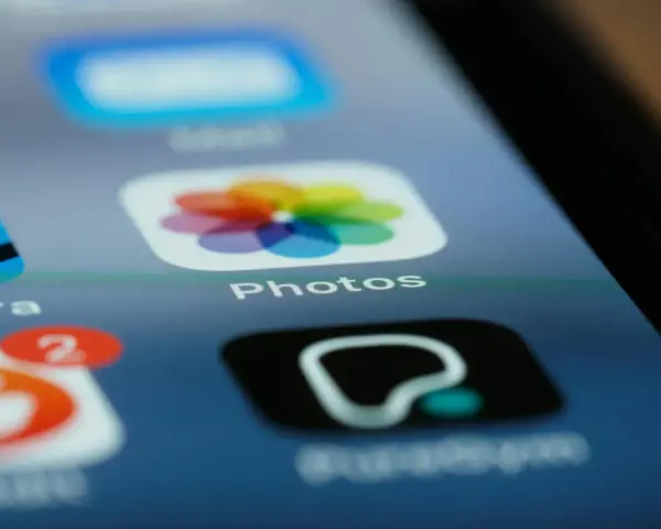 Ikona aplikacji "Photos" na ekranie telefonu. Dowiedz się, jak wydrukować zdjęcie z telefonu, korzystając z tej aplikacji.