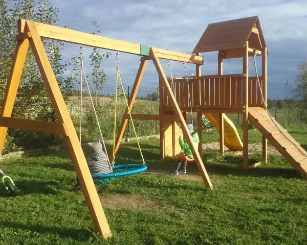 Czym pomalować drewniany plac zabaw, aby był bezpieczny i trwały