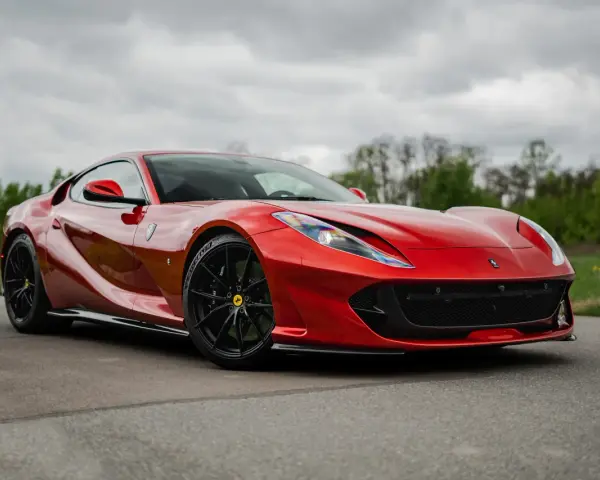 Ile kosztuje wypożyczenie ferrari? Ceny, które zaskoczą każdego