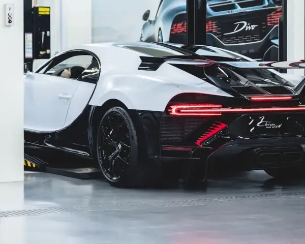 Ile kosztuje wymiana oleju w Bugatti Chiron? Zaskakujące ceny!