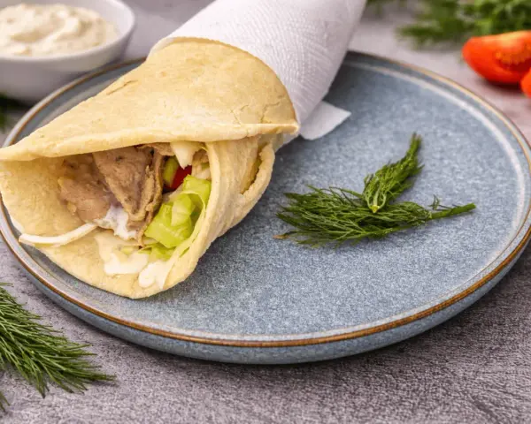 Domowy kebab jak z budki: Sekret mięsa, sosów i idealnego montażu