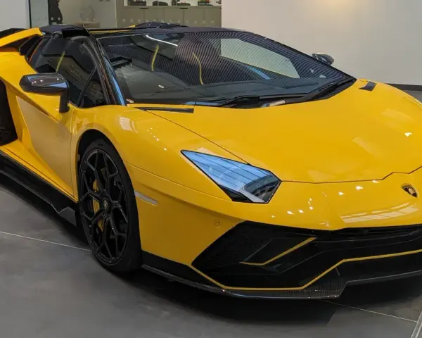 Lamborghini Aventador ile koni - moc różnych wersji i ich osiągi