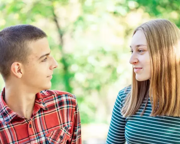 Jak zaprosić dziewczynę na studniówkę, by zrobiło to wrażenie?