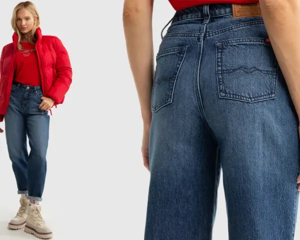 Kobieta w czerwonej kurtce i czerwonym T-shircie prezentuje modne **szerokie jeansy stylizacje**. Luźny krój i jasny denim tworzą swobodny look.