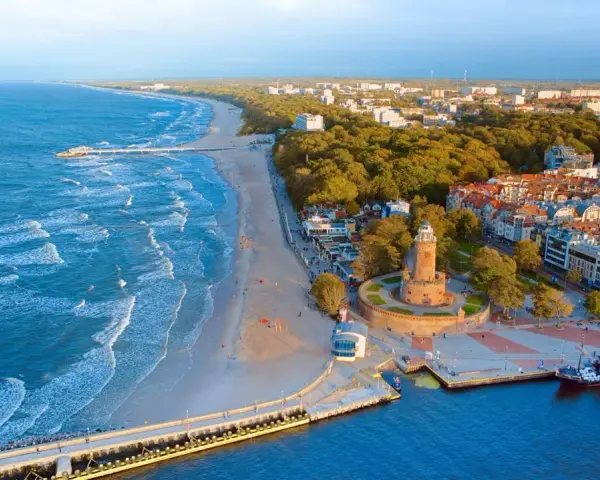 Lotnisko w Kołobrzegu? Sprawdź, jak dolecieć do kurortu!
