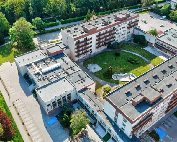 Jak dojechać z dworca PKP Inowrocław do sanatorium Kujawiak w prosty sposób