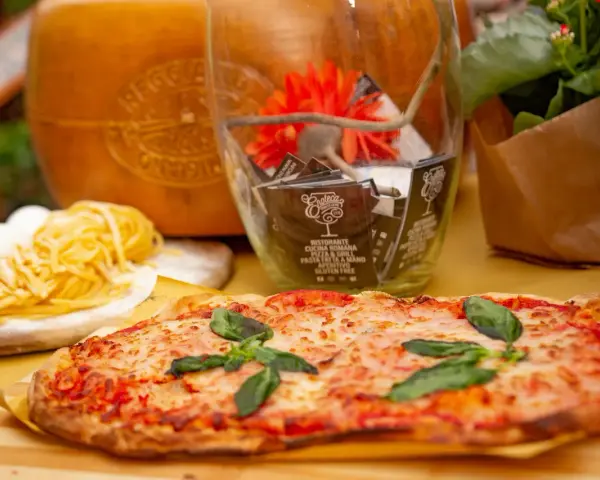 Pizza neapolitańska: czym się różni? Rozpoznaj oryginał!