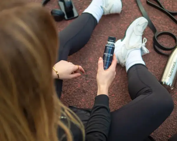 Baton proteinowy przed czy po treningu – co wybrać dla lepszej regeneracji?