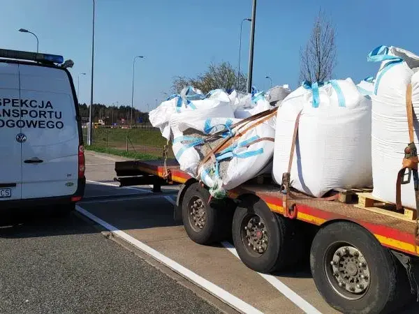 Jak zabezpieczyć big bagi na naczepie? Poradnik dla kierowcy
