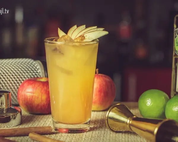 Proste drinki z sokiem jabłkowym: Przepisy na Szarlotkę i inne