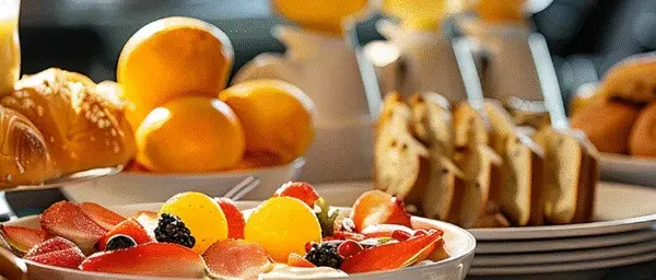 Wyżywienie HB: Śniadanie i obiadokolacja? Zobacz, co z napojami!