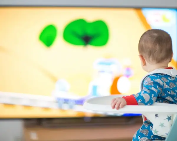 Od kiedy dziecko może oglądać bajki? Sprawdź ważne zalecenia
