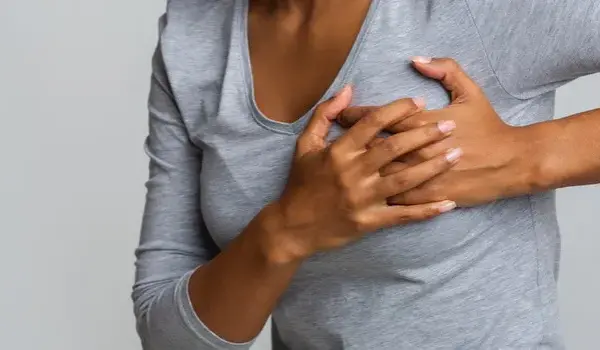 Ból sutków przy menopauzie – dlaczego się pojawia i co oznacza?