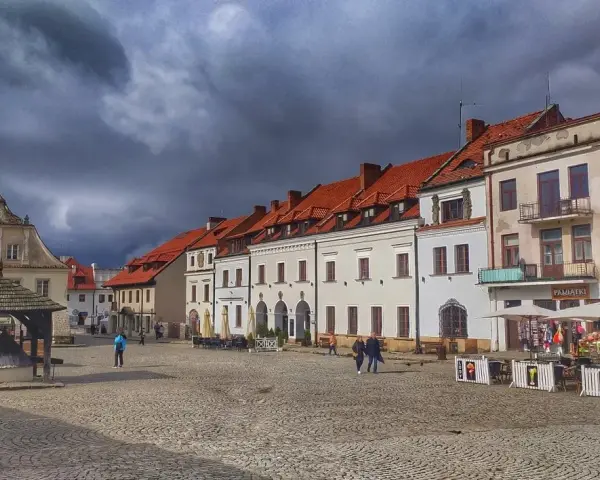 Kazimierz Dolny: Przewodnik po Perle Renesansu i Mieście Artystów