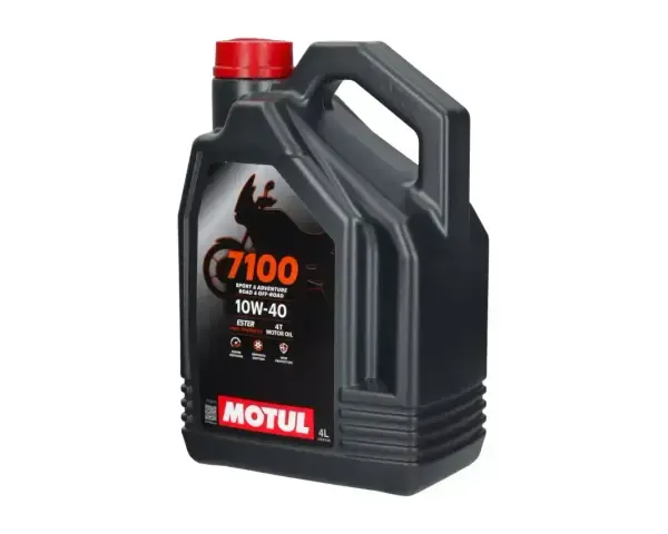 Czarny kanister z olejem Motul 7100 10W-40. Idealny wybór dla motocyklistów, którzy zastanawiają się nad wyborem między Motul 5100 czy 7100.