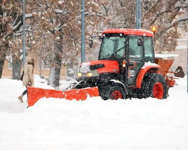 Odśnieżanie dachów ile można zarobić? Sprawdź realne zarobki!