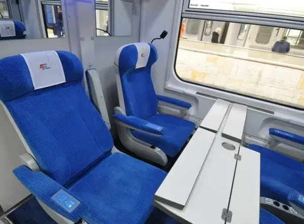 Czy w Pendolino są przedziały? Odkryj komfortowe opcje dla rodzin