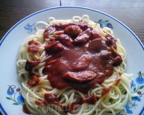 Spaghetti po niemiecku: Słodki sekret smaku dzieciństwa!
