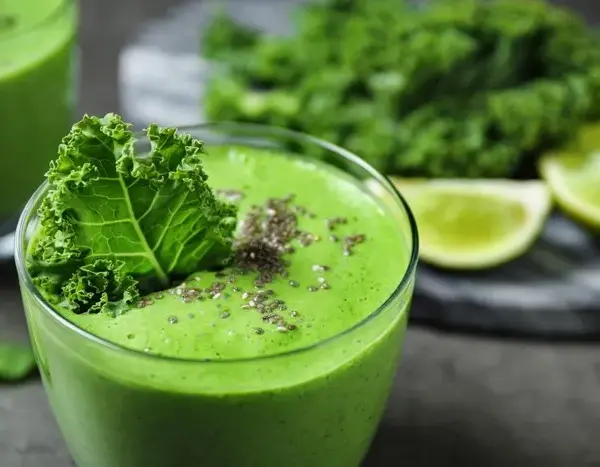 Zdrowy koktajl jarmuż banan jogurt - prosta receptura na smoothie