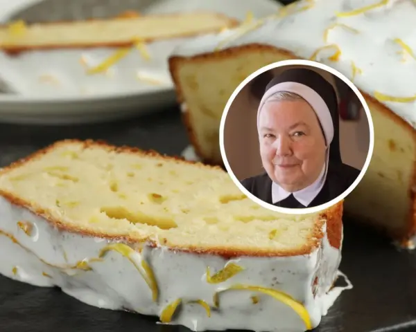 Pyszna babka cytrynowa siostry Anastazji, udekorowana lukrem i skórką cytrynową, z jej uśmiechniętym portretem w tle.