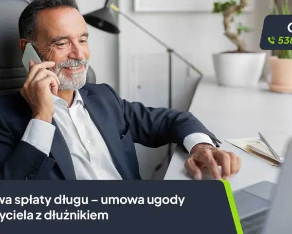 Uśmiechnięty mężczyzna rozmawia przez telefon, omawiając umowę spłaty długu. Logo CashFix i numer telefonu.