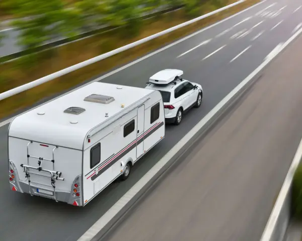 e-TOLL bus z przyczepą: Kiedy płacić? Oblicz DMC i uniknij kary!