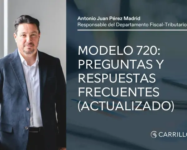 Hombre con traje, responsable fiscal, explica el Modelo 720: preguntas y respuestas frecuentes para los obligados.