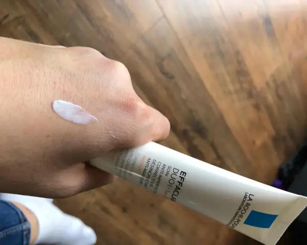 Effaclar Duo+ SPF30: Czy to hit dla cery trądzikowej z przebarwieniami?