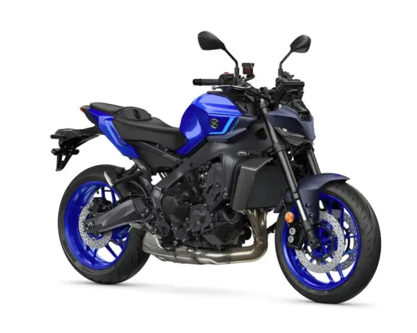 Niebieski motocykl Yamaha MT-09 z ciemnografitowymi elementami. Sprawdź yamaha mt-09 dane techniczne.