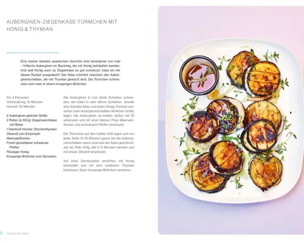 Gegrillte Auberginen-Ziegenkäse-Türmchen mit Honig und Thymian, ein köstliches vegetarisches Grillgut, serviert auf einer Platte.