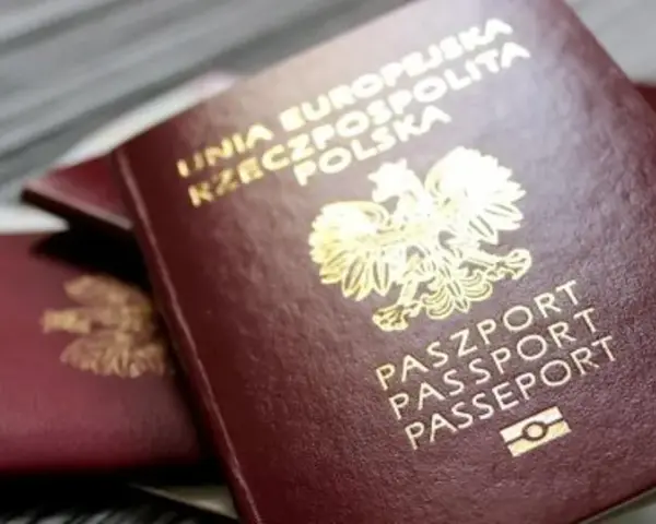 Pasporty RP, gotowe do odbioru w oddziale paszportów podlaskiego urzędu wojewódzkiego.