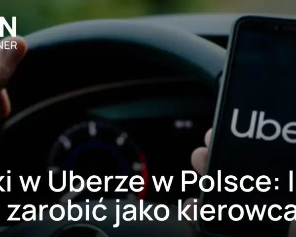 Ręce na kierownicy, telefon z aplikacją Uber. Sprawdź, ile zarabia kierowca Ubera w Polsce.