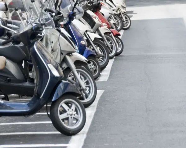 Motorower na dowód: 1995 to klucz! Uniknij kary do 30 000 zł.