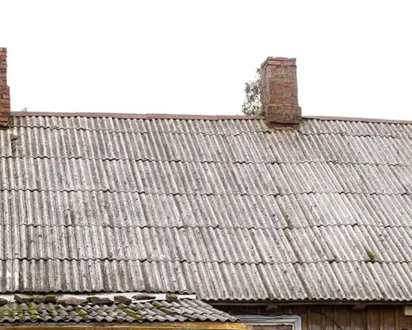 Ile kosztuje zdjęcie eternitu z dachu? Sprawdź, co wpływa na ceny