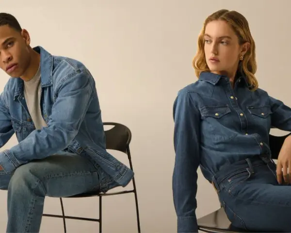 Uomo e donna in total look denim. Scopri i diversi tipi di jeans uomo per ogni stile.