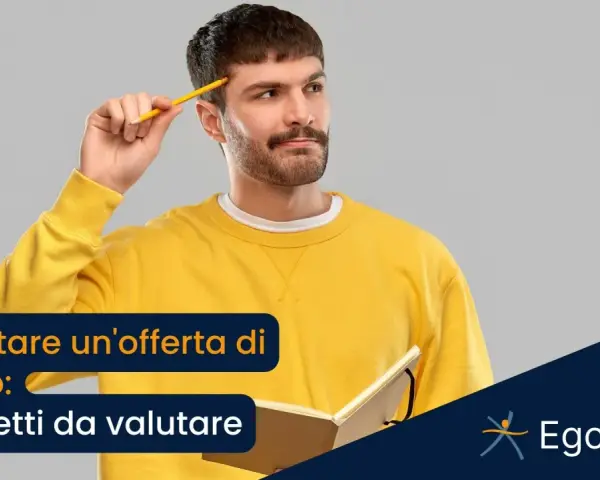 Uomo pensieroso con matita, valuta offerte di lavoro che nessuno accetta. 8 aspetti da considerare per un futuro migliore.