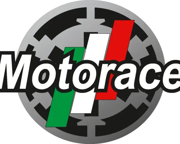 Logo "Motorace" con bandiera italiana e ingranaggio, simbolo di un'associazione moto.
