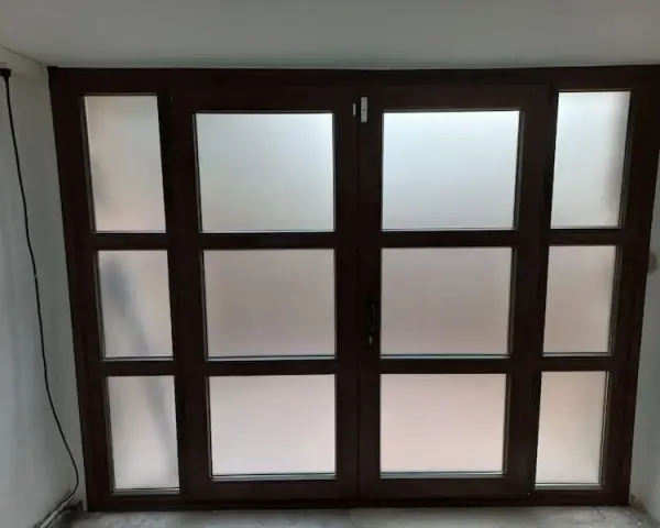 Puerta sótano exterior: Elige la ideal, instalación y costes