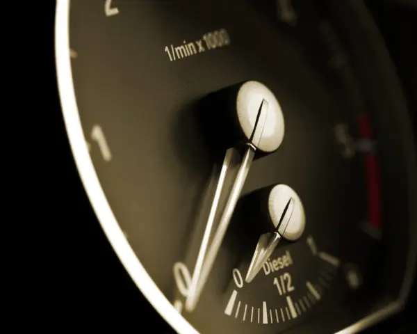 Na jakich obrotach jeździć diesel, by zaoszczędzić paliwo i chronić silnik