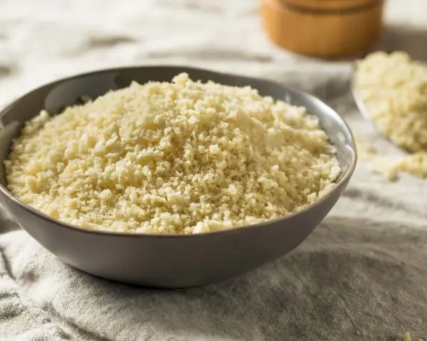 Panko co to? Chrupiąca panierka w misce, idealna do kotletów i innych dań.