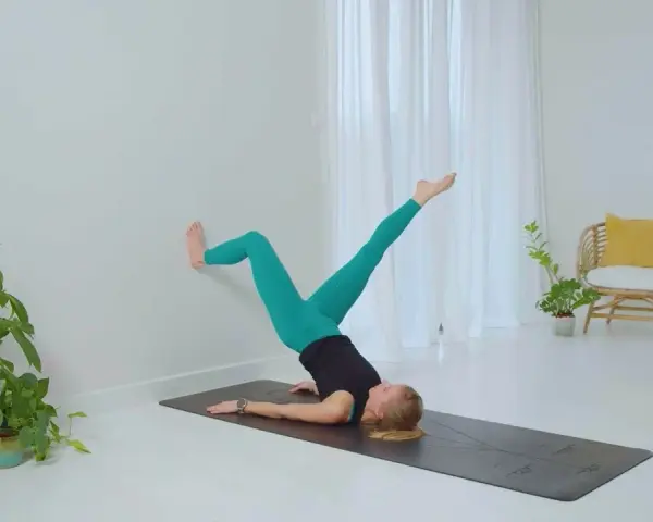 Co daje pilates przy ścianie? Odkryj korzyści dla zdrowia i postawy