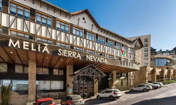 Sierra Nevada: Tu hotel ideal. Guía experta para reservar sin errores.