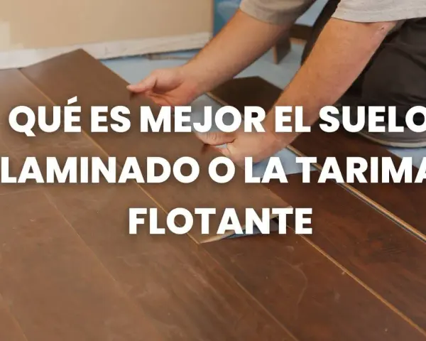 Man installing wooden planks, comparing the diferencia entre parquet y tarima flotante.