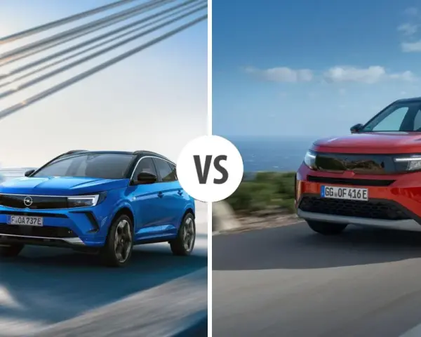 Niebieski i czerwony Opel SUV jadące po drogach, z mostem w tle.