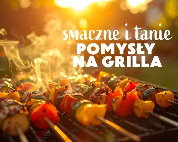 Szukasz co na grilla tanio? Aromatyczne szaszłyki z warzywami i mięsem pieką się na ruszcie w blasku zachodzącego słońca.