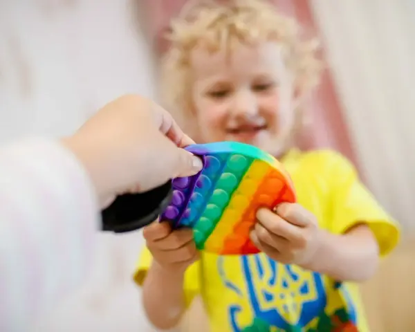 Allegro: Zabawki sensoryczne dla 4-latka. Hity i bezpieczny wybór
